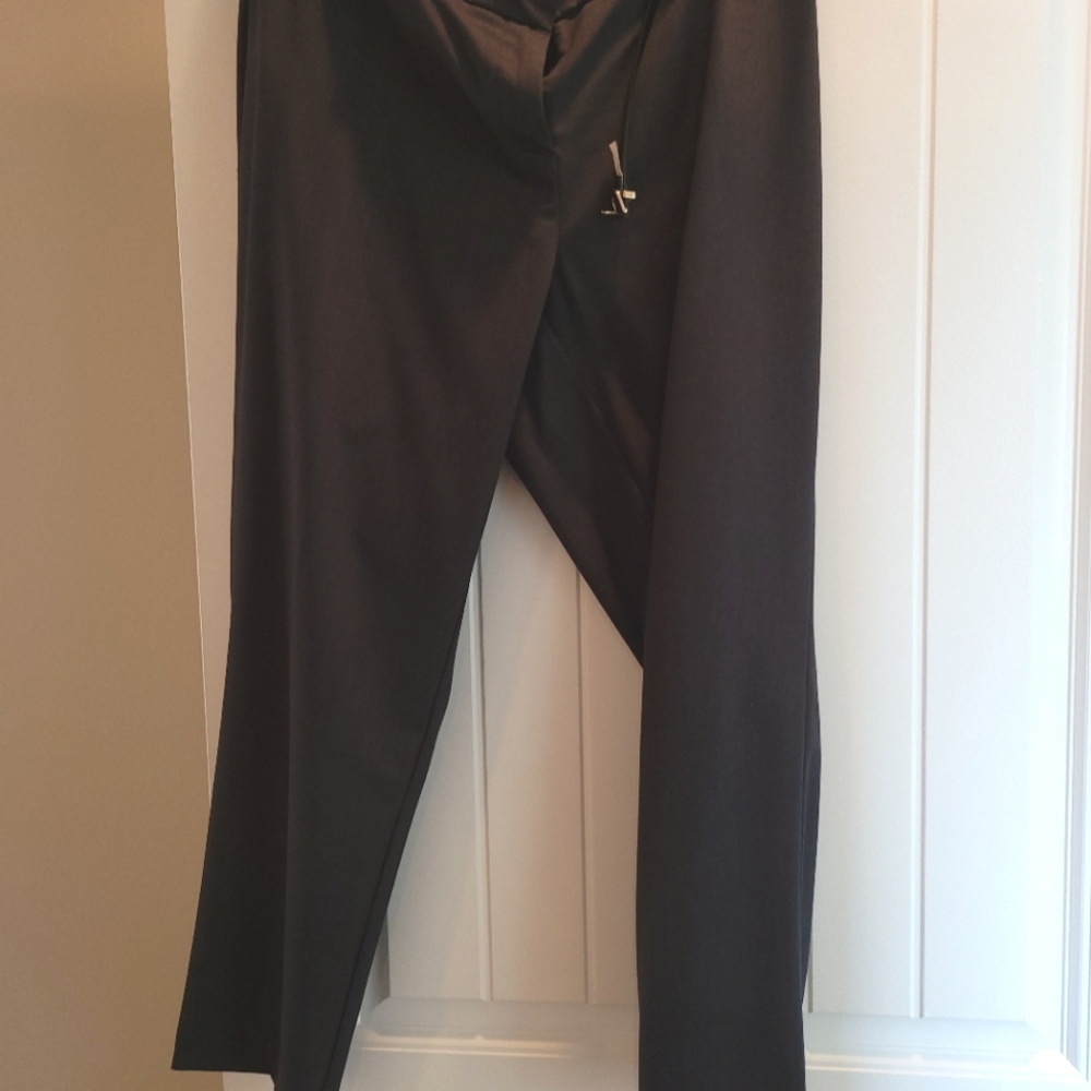 Liz Clairborne EMMA regular fit cropped Ankle Pants in size 14 Grey color